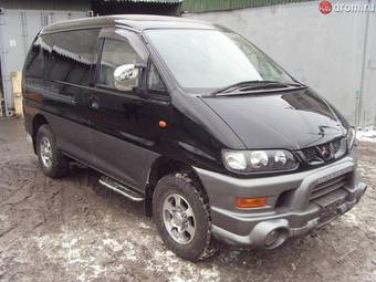 2001 Mitsubishi Delica Photos