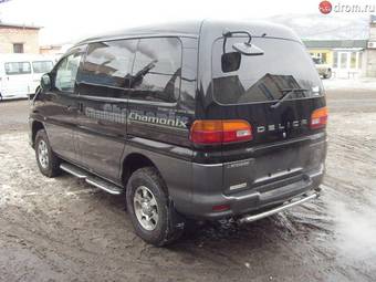 2001 Mitsubishi Delica Pictures