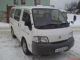 2001 Mitsubishi Delica Pictures