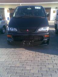 2001 Mitsubishi Delica Photos