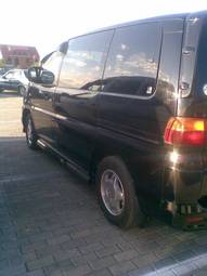 2001 Mitsubishi Delica Pictures