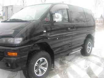2001 Mitsubishi Delica Photos