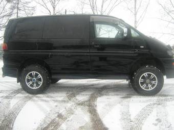 2001 Mitsubishi Delica Pictures