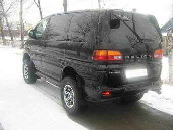 2001 Mitsubishi Delica Photos