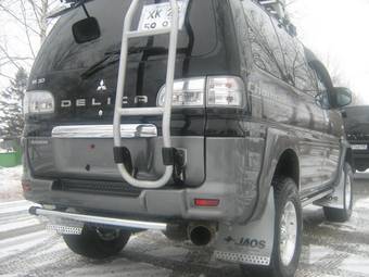 2001 Mitsubishi Delica Pictures
