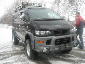 2001 Mitsubishi Delica Photos