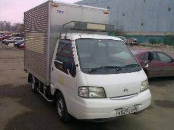 2001 Mitsubishi Delica Pictures