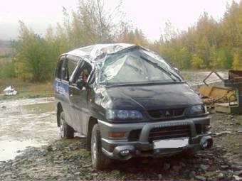 2001 Mitsubishi Delica Photos