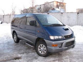 2001 Mitsubishi Delica Images