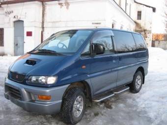 2001 Mitsubishi Delica Pictures