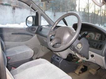 2001 Mitsubishi Delica Pictures
