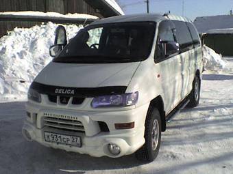 2001 Mitsubishi Delica Photos