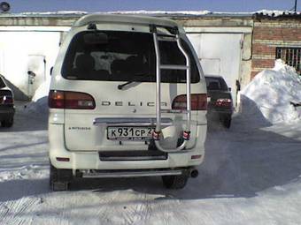 2001 Mitsubishi Delica Pictures