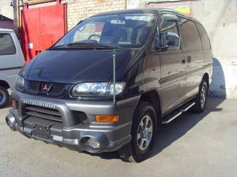 2001 Mitsubishi Delica Photos