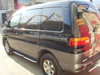 2001 Mitsubishi Delica Photos