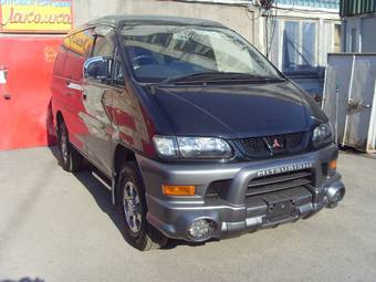 2001 Mitsubishi Delica Pictures