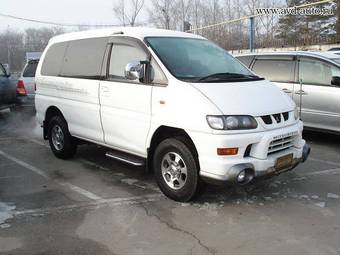 2001 Mitsubishi Delica Pictures