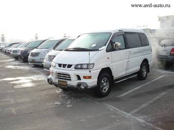 2001 Mitsubishi Delica Photos