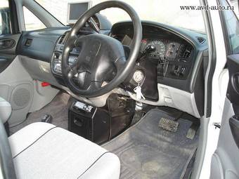 2001 Mitsubishi Delica Photos
