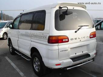 2001 Mitsubishi Delica Photos