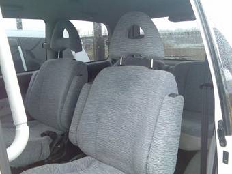 2001 Mitsubishi Delica Photos