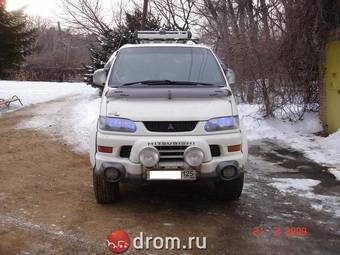 2001 Mitsubishi Delica Pictures