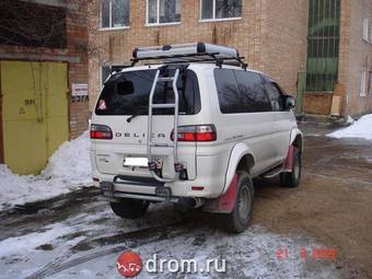2001 Mitsubishi Delica Photos