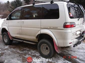 2001 Mitsubishi Delica Pictures