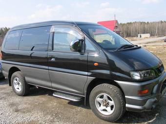 2001 Mitsubishi Delica Pictures