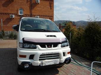 2001 Mitsubishi Delica Pictures
