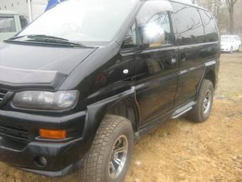 2001 Mitsubishi Delica Photos