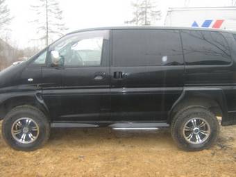 2001 Mitsubishi Delica Pictures