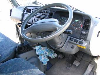 2001 Mitsubishi Delica Photos
