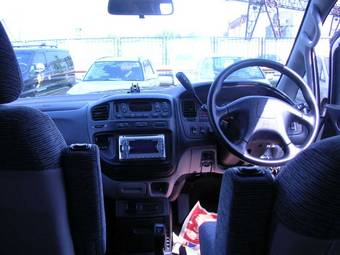 2001 Mitsubishi Delica Photos