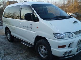 2001 Mitsubishi Delica Photos