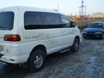 2001 Mitsubishi Delica Pictures