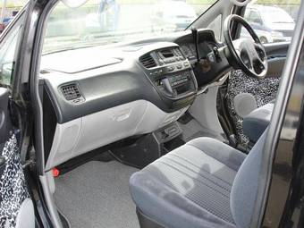 2001 Mitsubishi Delica Photos