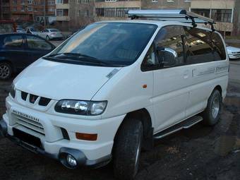 2001 Mitsubishi Delica Pictures