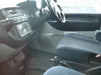 2001 Mitsubishi Delica Pictures