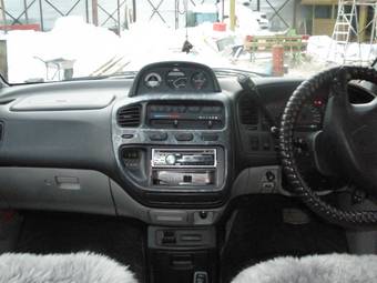 2001 Mitsubishi Delica Pictures