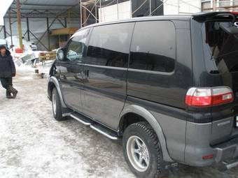 2001 Mitsubishi Delica Photos