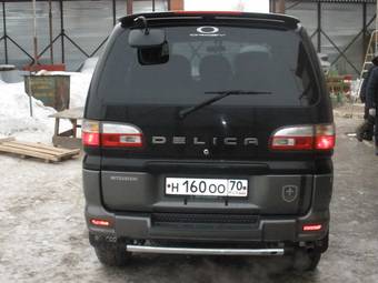 2001 Mitsubishi Delica Photos