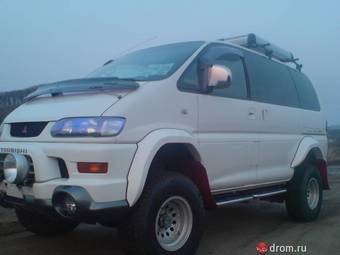 2001 Mitsubishi Delica Wallpapers