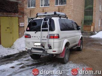 2001 Mitsubishi Delica Pictures