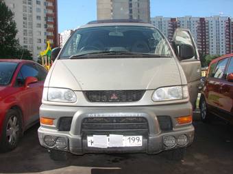 2001 Mitsubishi Delica Pictures