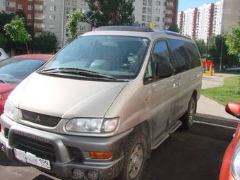 2001 Mitsubishi Delica Pictures
