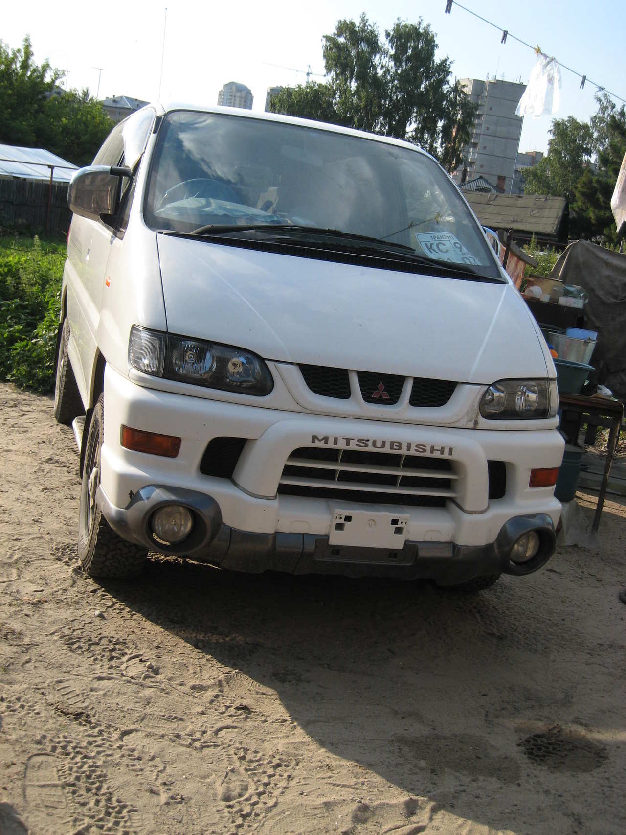 2001 Mitsubishi Delica