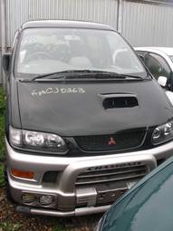 2001 Mitsubishi Delica Pictures