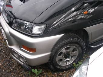 2001 Mitsubishi Delica Photos
