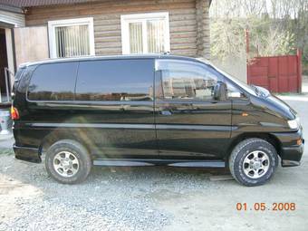 2001 Mitsubishi Delica Photos